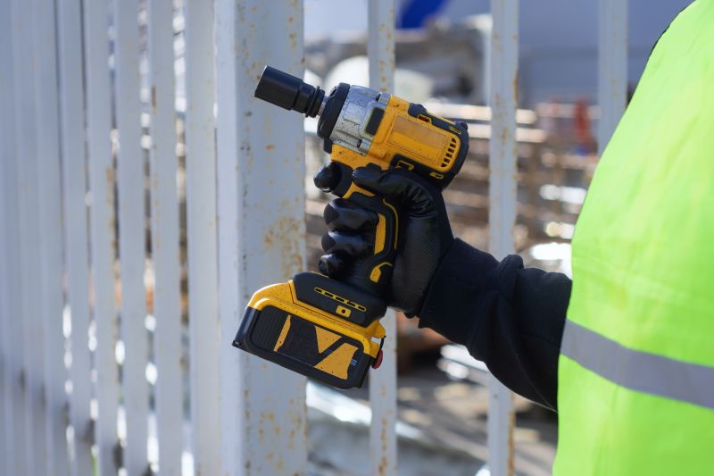 Aluminum Fence Painting detail